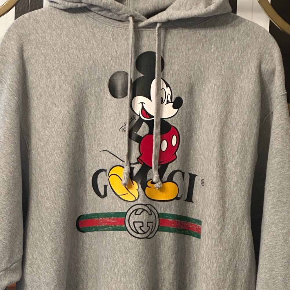 Gucci x Disney
Graphic Print V-Neck Hoodie